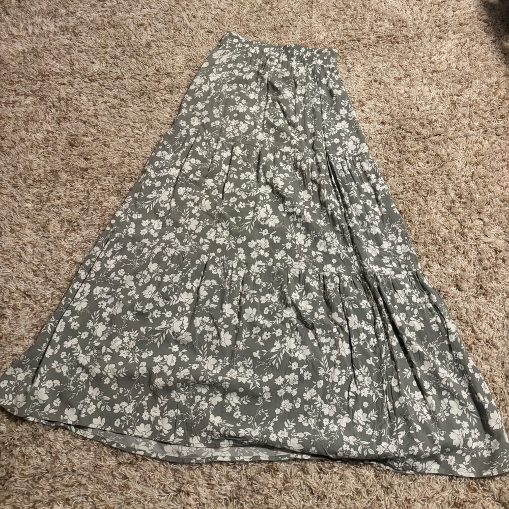 Streetwear Society White Floral Tiered Maxi Skirt in Sage